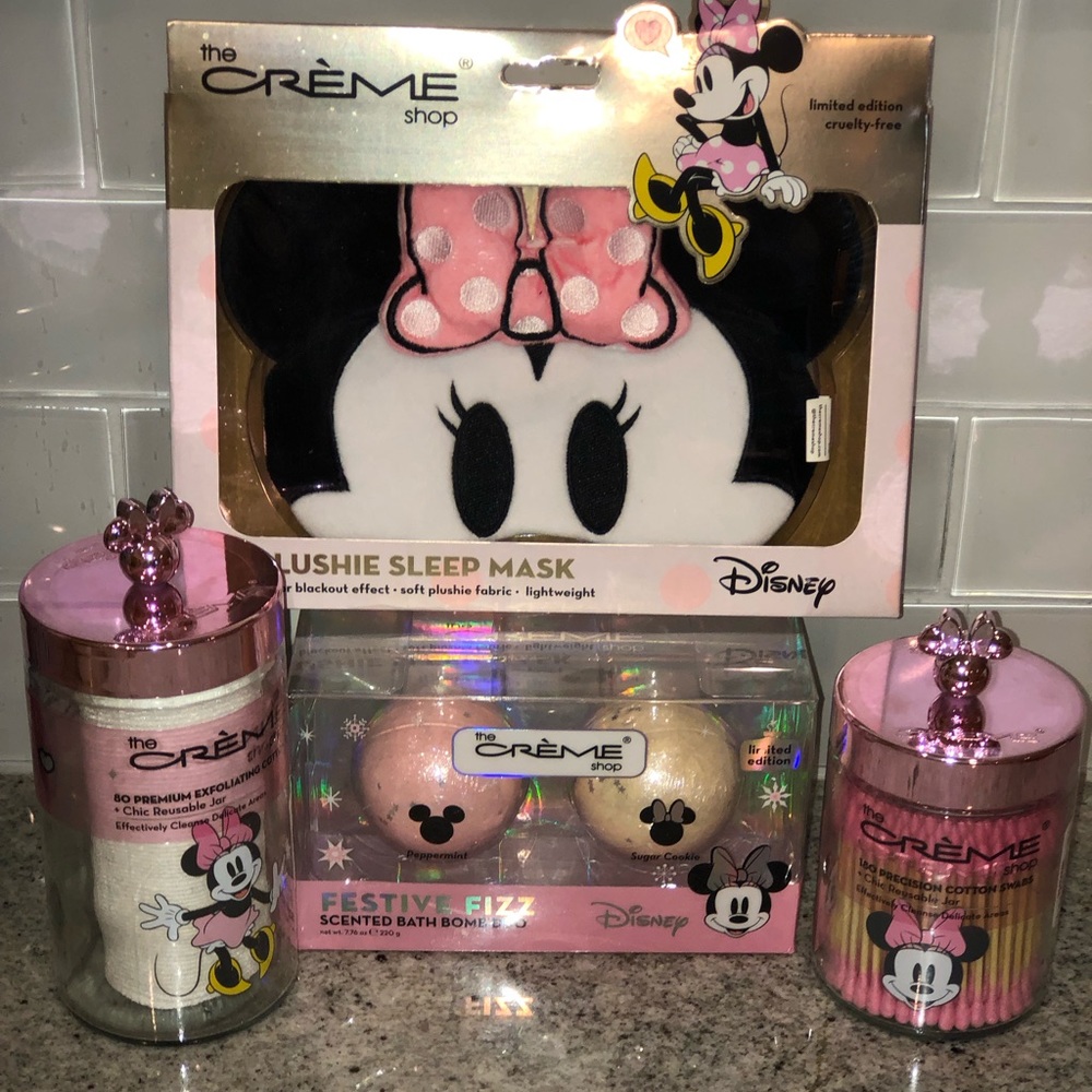 ✨NWT✨ Disney Minnie Mouse x The Crème Shop Spa Beauty Bundle Package